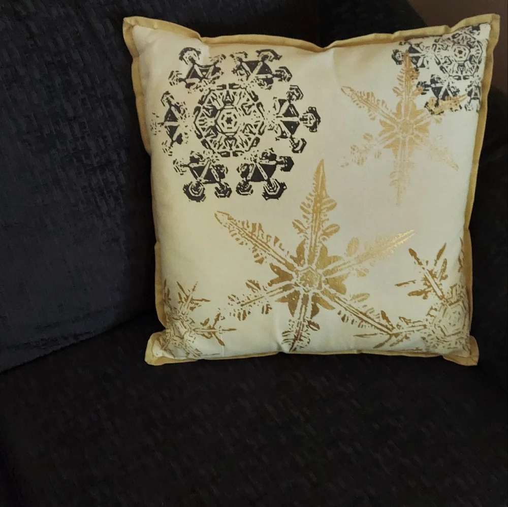LIKE NEW Vintage Luxe Holiday Throw Pillow Set of 2! Gold Foil & Neutral